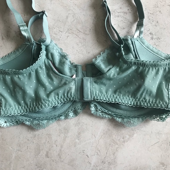 Victoria’s Secret || Dream Angel Push-Up 36DD - Picture 4 of 5